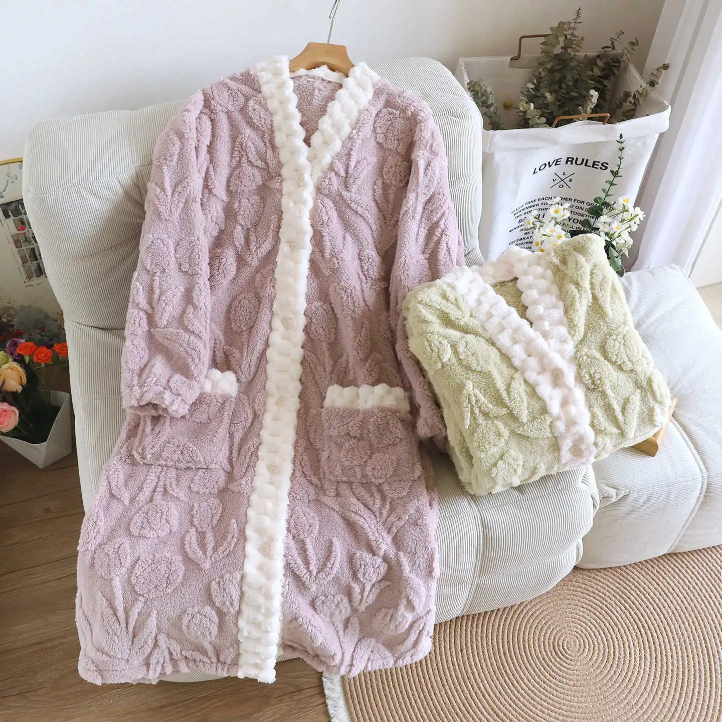 2025 autumn and winter women's nightgown flannel V-neck flower tulip plus velvet cardigan nightgown nightgown sleepwear women