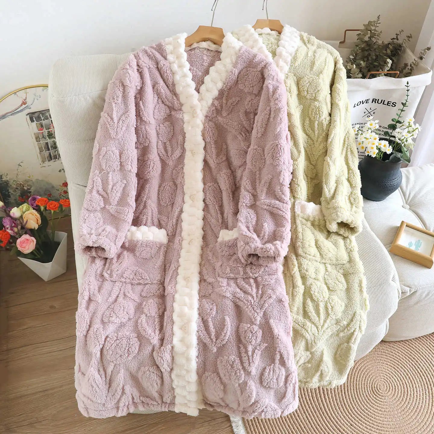 2025 autumn and winter women's nightgown flannel V-neck flower tulip plus velvet cardigan nightgown nightgown sleepwear women