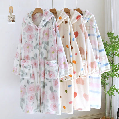 2025 Winter New Flannel Sleeping Robe Women's Bathrobe Long Thickened Velvet Cute Sweet Hooded Home Robe Sleepwear Ladies